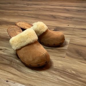 Gianni Bini leather and wooden dress clog